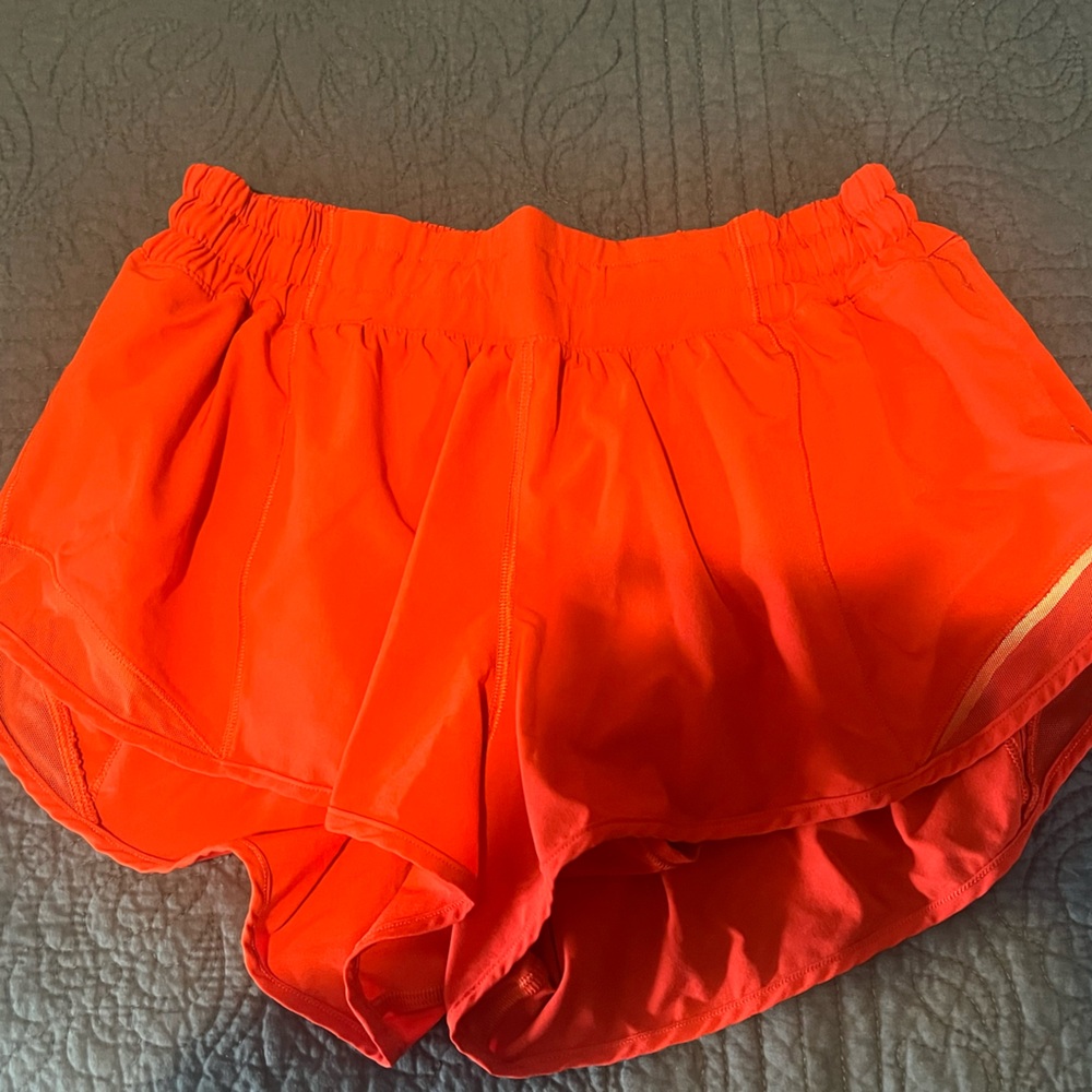 Lululemon hotly hot shorts 2.5 in inseam carnation